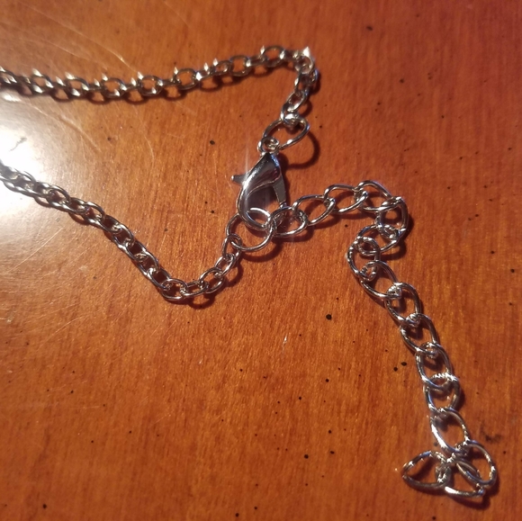 Glow in the dark moon necklace - Picture 6 of 6